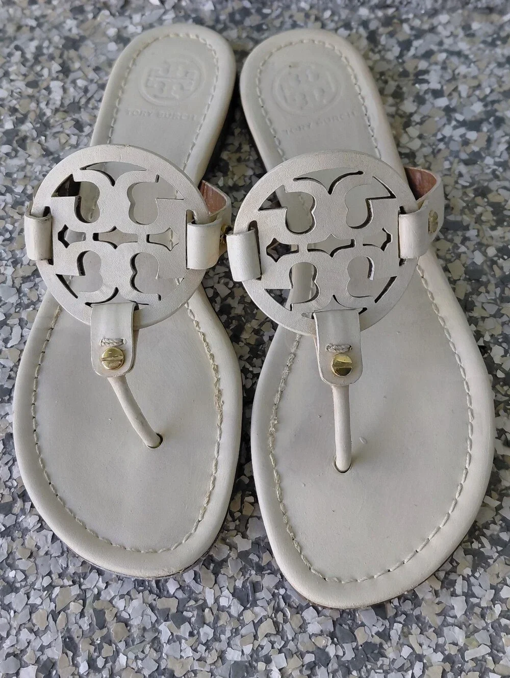 Tory Burch Miller Ivory Leather Logo Thong Sandals Flip Flops Women's 6,5/7 - Picture 1 of 6